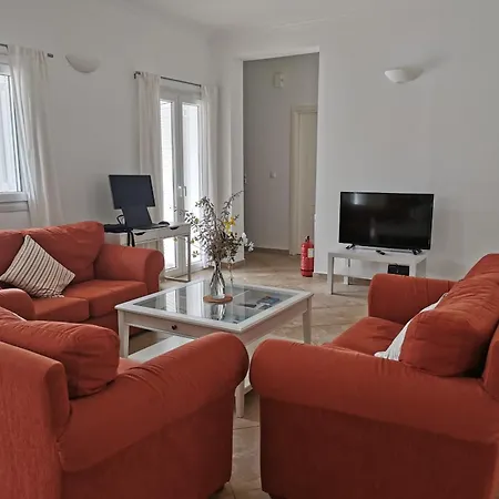 The Walnut Tree ヴィラ カラヴォミロス